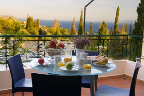 스탠다드 아파트, 바다 전망 | 야외 식당