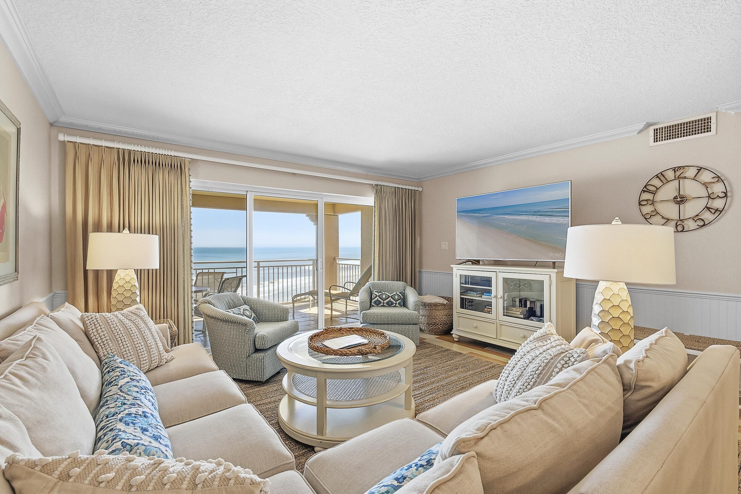 Condo, varias camas (Sandpiper 514) | Área de sala de estar