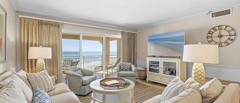 Condo, varias camas (Sandpiper 514) | Área de sala de estar