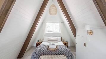 2 bedrooms, iron/ironing board, WiFi (free), bed sheets