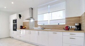 Fridge, microwave, oven, stovetop - L'écurie du verger - LE GUERNO (LE GUERNO)