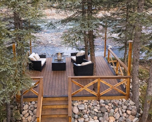Relaxing Creekside Cabin with Waterfront Deck, Firepit, Pet Friendly