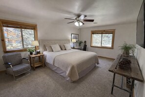 3 bedrooms, desk, iron/ironing board, free WiFi