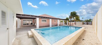 Serenity at Baby Beach