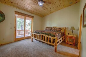 Iron/ironing board, WiFi, bed sheets - Deerly Beloved Cabin - Lake, Hike, Casino, Fireplace, Balcony, & Jetted Bath (Pinetop-Lakeside)