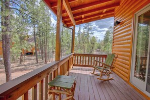 Property grounds - Deerly Beloved Cabin - Lake, Hike, Casino, Fireplace, Balcony, & Jetted Bath (Pinetop-Lakeside)