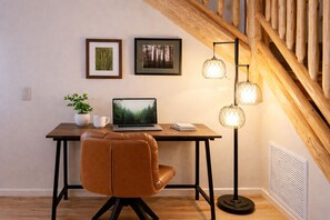 Interior - Deerly Beloved Cabin - Lake, Hike, Casino, Fireplace, Balcony, & Jetted Bath (Pinetop-Lakeside)