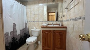Hair dryer, towels, soap, toilet paper - Apartment Pucón Camino al Volcán : Swimming Pool : WiFi Starlink : 2-4 (Pucon)