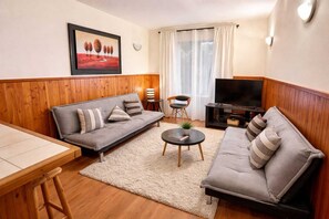 Living area - Apartment Pucón Camino al Volcán : Swimming Pool : WiFi Starlink : 2-4 (Pucon)