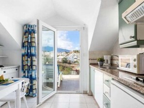 Fridge, microwave, coffee/tea maker, cookware/dishes/utensils - Cozy Studio with pool view (Puerto de la Cruz)