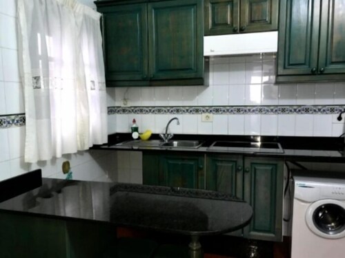 Country House in El Pinar: Garden, BBQ & Mountain Views