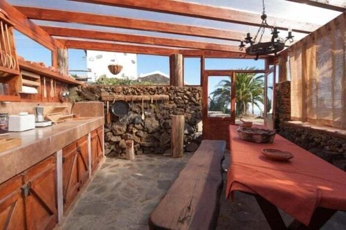 Country House in Isora: Mountain Views, Garden & BBQ Meta Descripción: