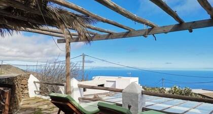 Country House in Isora: Views, Garden & BBQ (Sleeps 7)