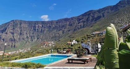 Appartement à Frontera : Piscine, Cheminée & Tennis