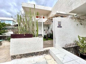 Property grounds - Apt in Costa del Silencio: Pool, Terrace & BBQ (Costa del Silencio)