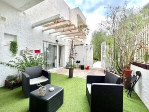 Terrace/patio - Apt in Costa del Silencio: Pool, Terrace & BBQ (Costa del Silencio)