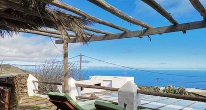 Country House in Isora: Sea Views, Garden & BBQ (Sleeps 7)