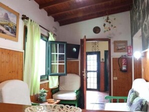 TV - Country House in Hermigua: 2 Terraces, BBQ & Views (Sleeps 6) (Caleta)
