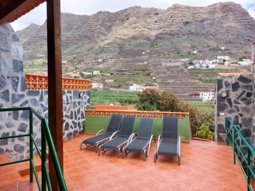 Country House in Hermigua: 2 Terraces, BBQ & Views (Sleeps 6)