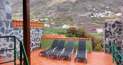 Country House in Hermigua: 2 Terraces, BBQ & Views (Sleeps 6)