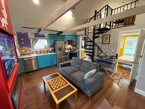 Living area - Wally’s Matchbox |New|Central|Close to Beach! (Hawley)