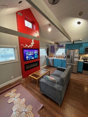 Interior - Wally’s Matchbox |New|Central|Close to Beach! (Hawley)