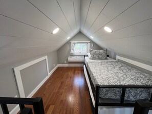 1 bedroom, iron/ironing board, WiFi, bed sheets - Wally’s Matchbox |New|Hot Tub|Fire Pit|Close 2 All (Hawley)