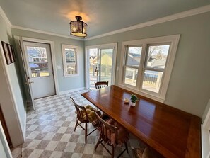 Dining - Deck + Fire Pit , Walk to Browns Lake Private Beach , Game Rm , Near Lake Geneva (Burlington)
