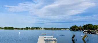 Deck + Fire Pit, Walk to Browns Lake Private Beach, Game Room, Near Lake Geneva