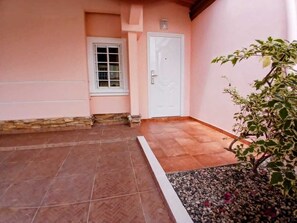 Exterior detail - Cozy 1-bedroom townhome in beautiful Panamá with AC (Panamá)