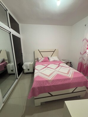 3 habitaciones, tabla de planchar con plancha y wifi gratis 