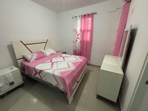 3 habitaciones, tabla de planchar con plancha y wifi gratis 