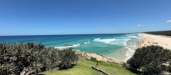 Sandcastle House - Sleeps 12 steps from the beach