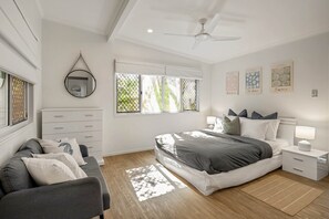 6 bedrooms, WiFi, bed sheets
