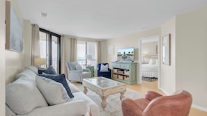 Apartment (3 Bedrooms) | Interior - 411 Summerhouse by Avantstay Ocean-view Condo + Pool Access + Golf + Trails in Wild Dunes (Isle of Palms)