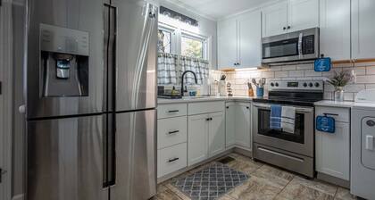 Renovated Cottage Steps from Savoy Auto Museum