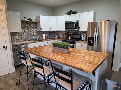 Adorable 2-bedroom house with AC in charming Marsing with river view