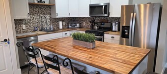 Adorable 2-bedroom house with AC in charming Marsing with river view