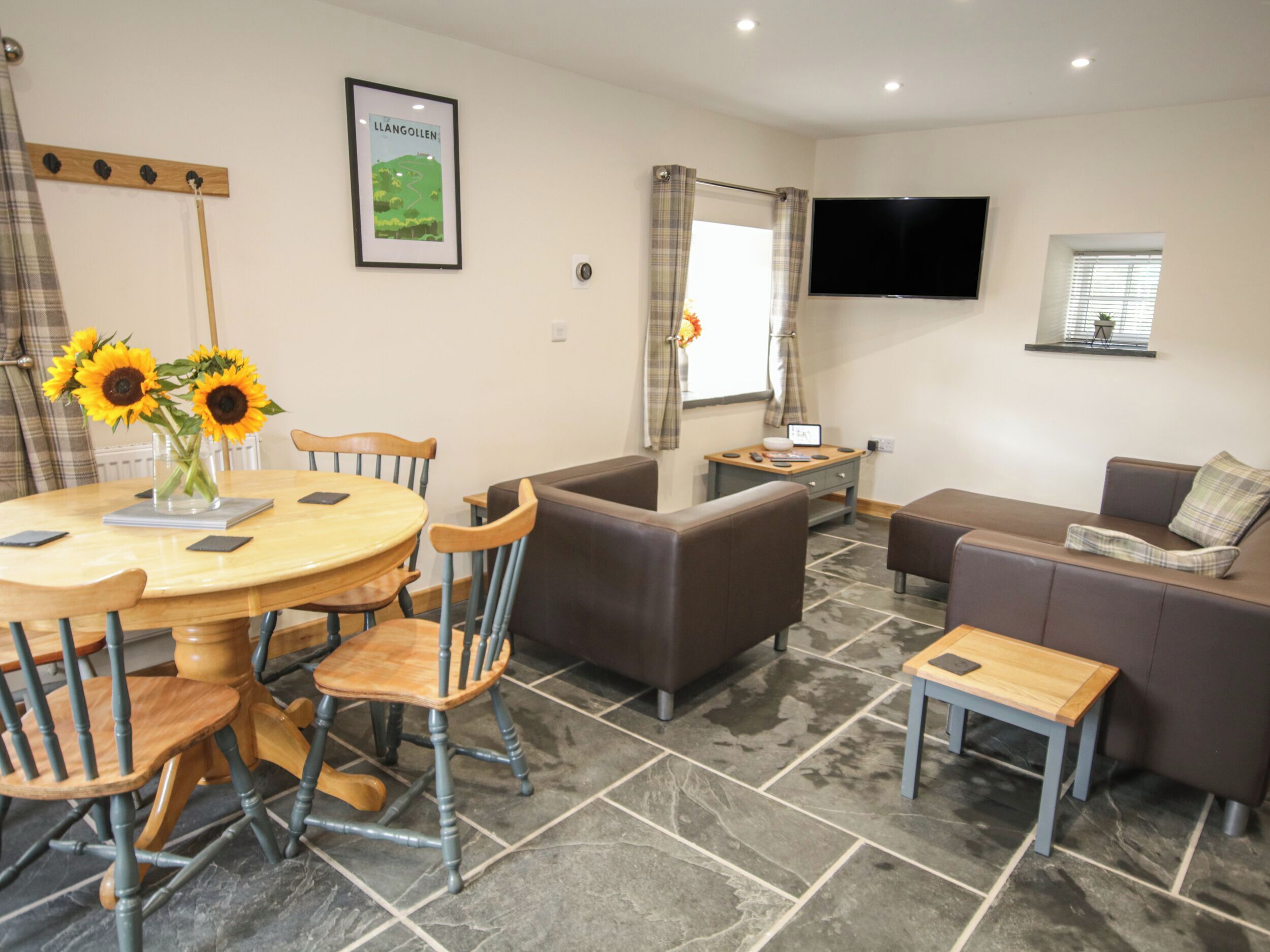 Sun Trevor Barn 1, Pet Friendly, With A Garden In Llangollen - Llangollen