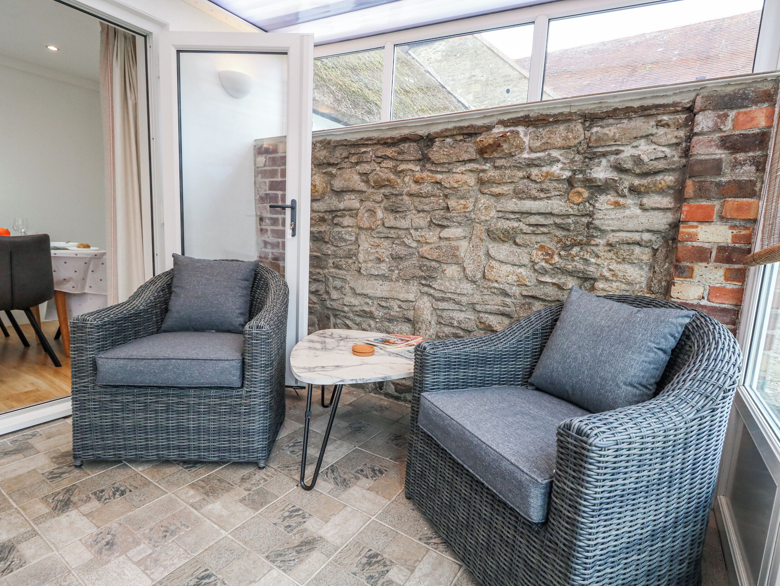 Long Barn, Pet Friendly, With A Garden In Burton Bradstock - Bridport