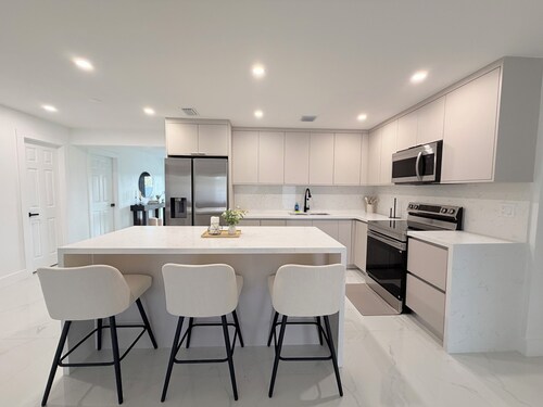 Spacious 5-bedroom house in welcoming Miami Gardens near hard rock