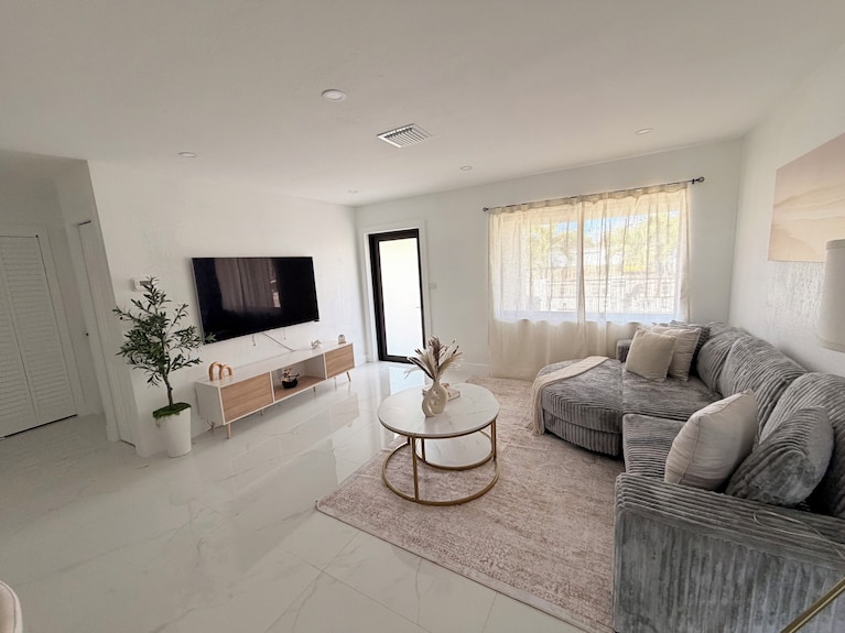 Luxury Stay W/ Jacuzzi - 3 Min From Hard Rock Stadium - Miramar, FL