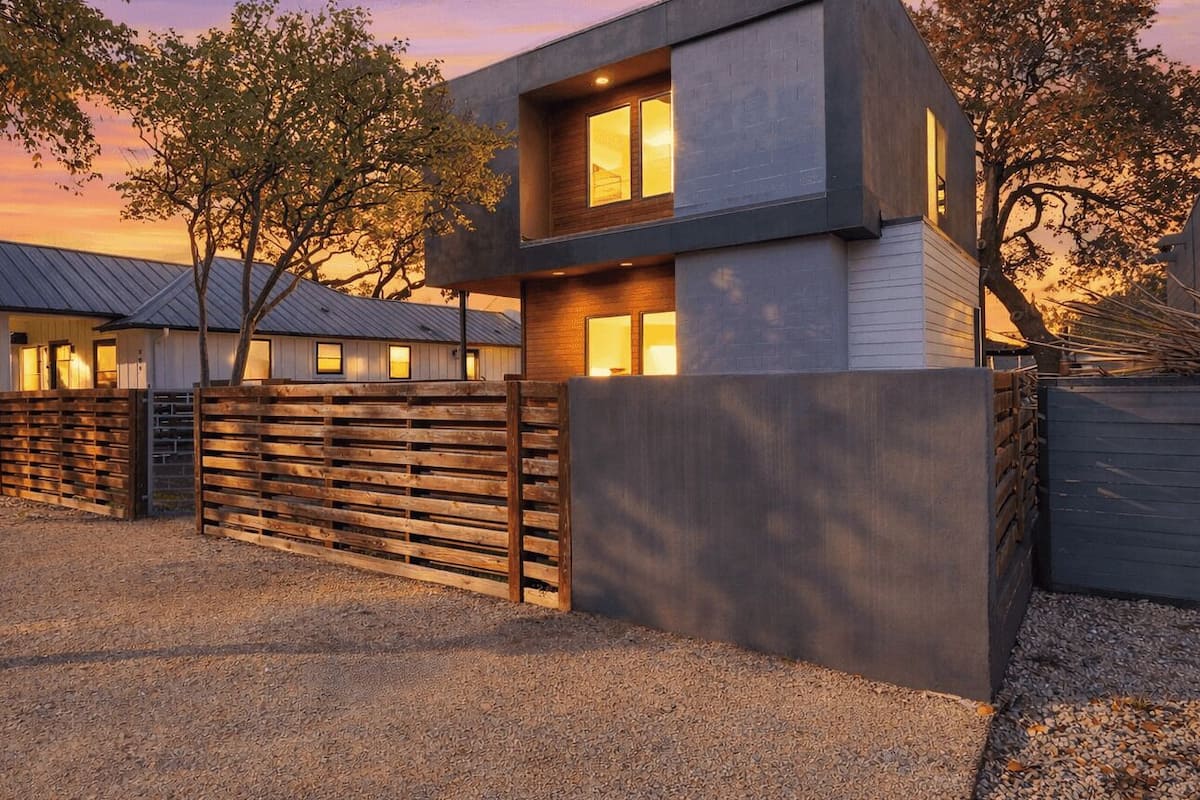 House (4 Bedrooms) | Front of property