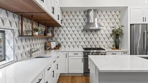 House (4 Bedrooms) | Interior - Oak Haus by Avantstay Perfect for Groups Modern Design + Outdoor Patio Near Soco + Lady Bird + Zilker (Austin)