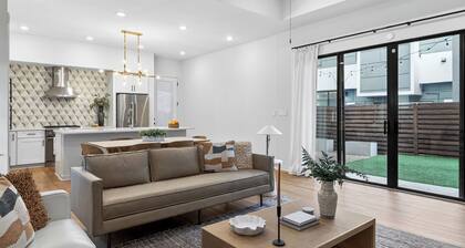 Oak Haus by Avantstay Perfect for Groups Modern Design + Outdoor Patio Near Soco + Lady Bird + Zilker