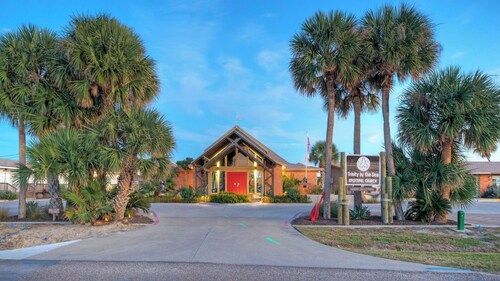 Mermaid's Oasis by Avantstay Spacious Port A Home + Private Pool + Firepit + Games Near the Beach