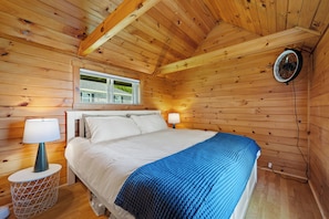 1 bedroom, free WiFi, bed sheets - Peaceful Oceanfront 1-bedroom Cottage in Brooklin Stunning Sunsets (Brooklin)