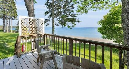 Peaceful Oceanfront 1-bedroom Cottage in Brooklin Stunning Sunsets