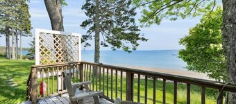 Peaceful Oceanfront 1-bedroom Cottage in Brooklin Stunning Sunsets