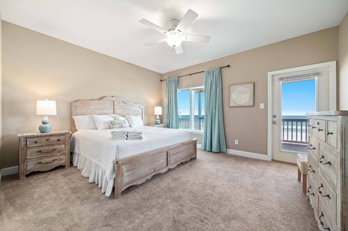 Ocean Blue | Pet-Friendly + Beachfront Duplex